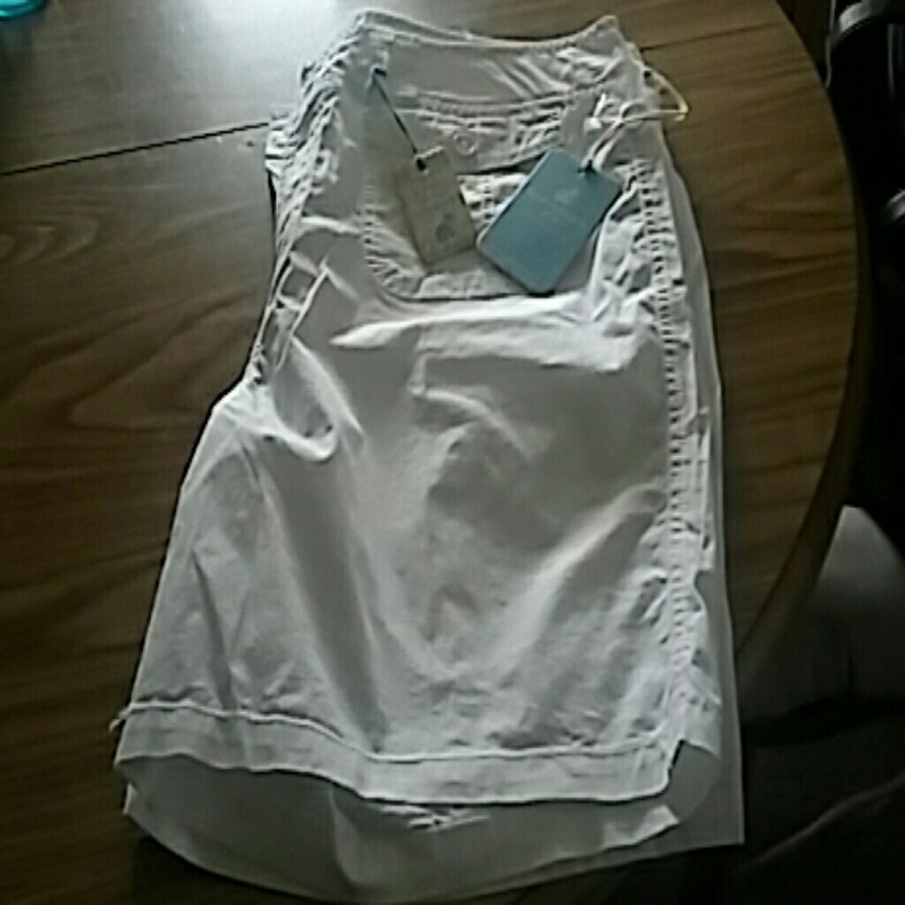 NWT WHITE  SHORTS
